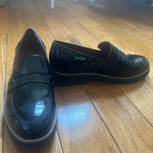 Vionic Other - Vionic Women’s Patent Leather Loafer